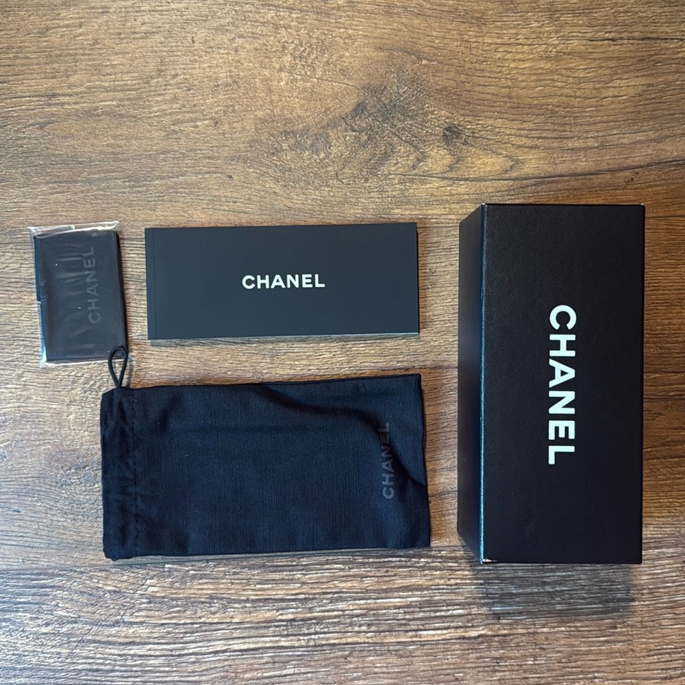 CHANEL Glasses dust bag and box. No case